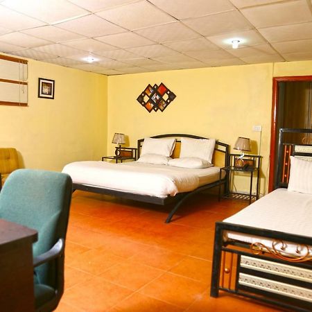 Luxury Inn Karachi Exterior foto