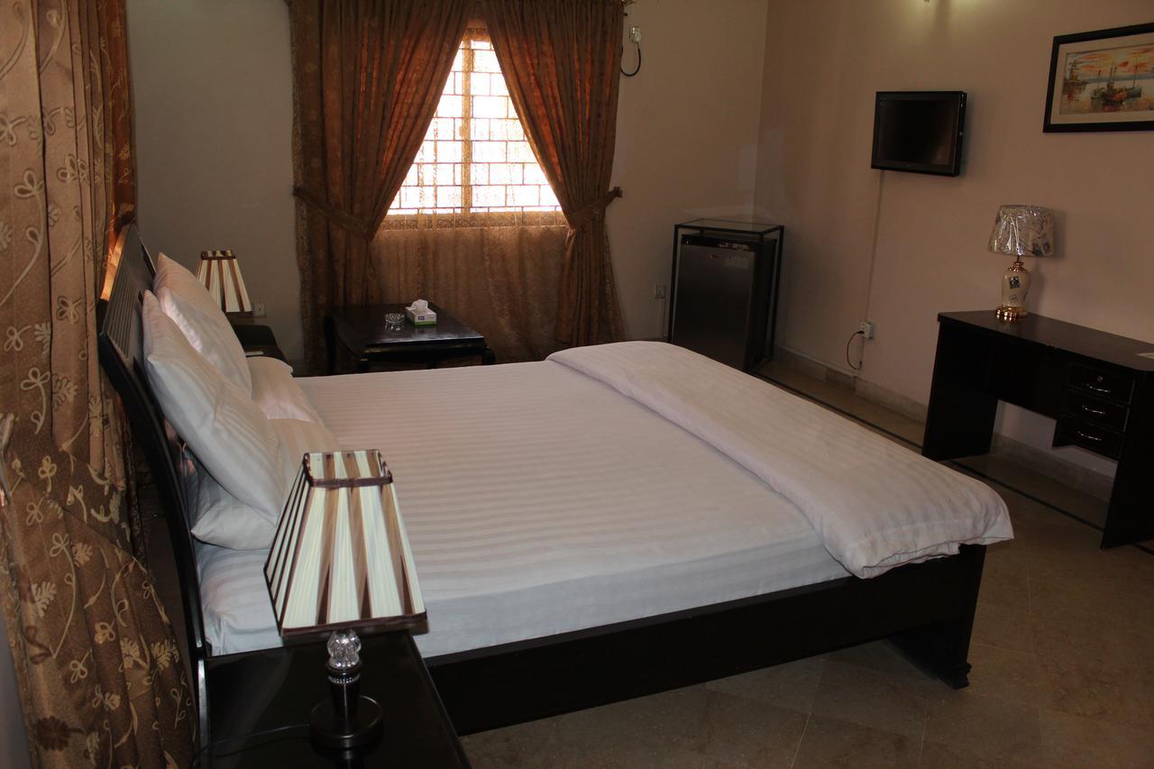 Luxury Inn Karachi Exterior foto