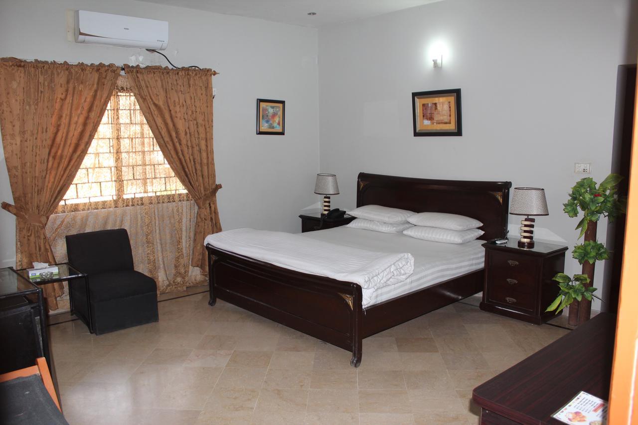 Luxury Inn Karachi Exterior foto