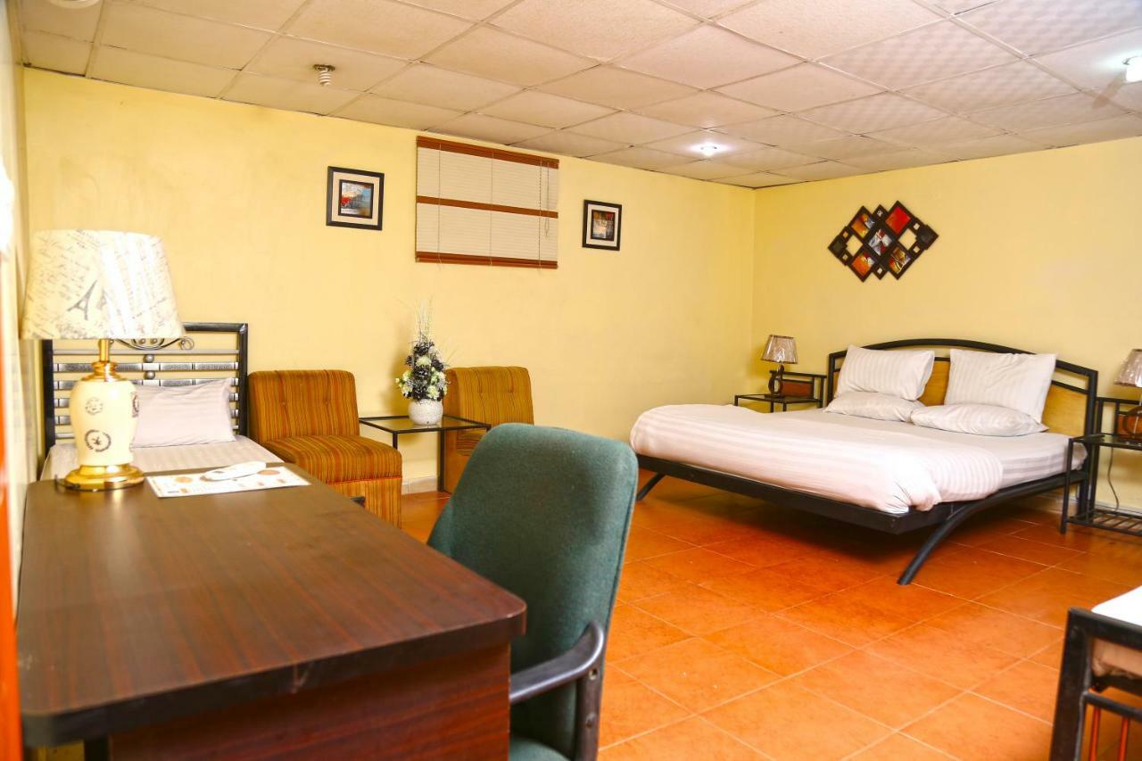 Luxury Inn Karachi Exterior foto