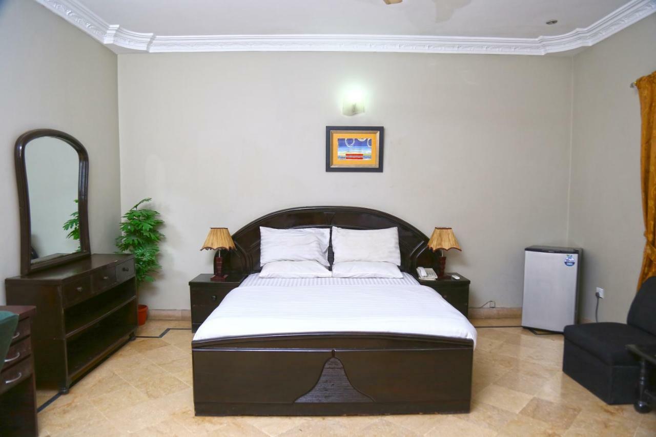 Luxury Inn Karachi Exterior foto