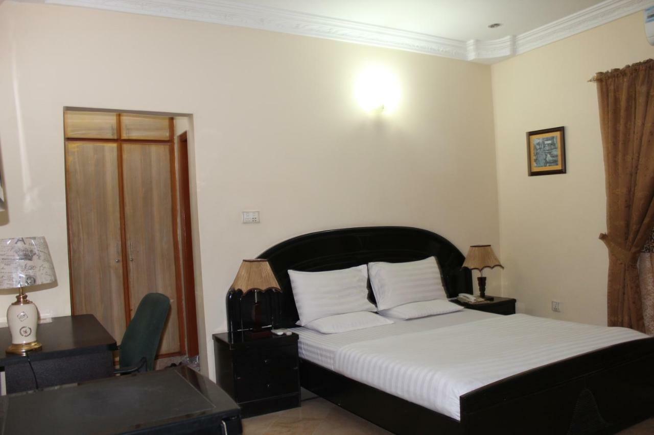 Luxury Inn Karachi Exterior foto
