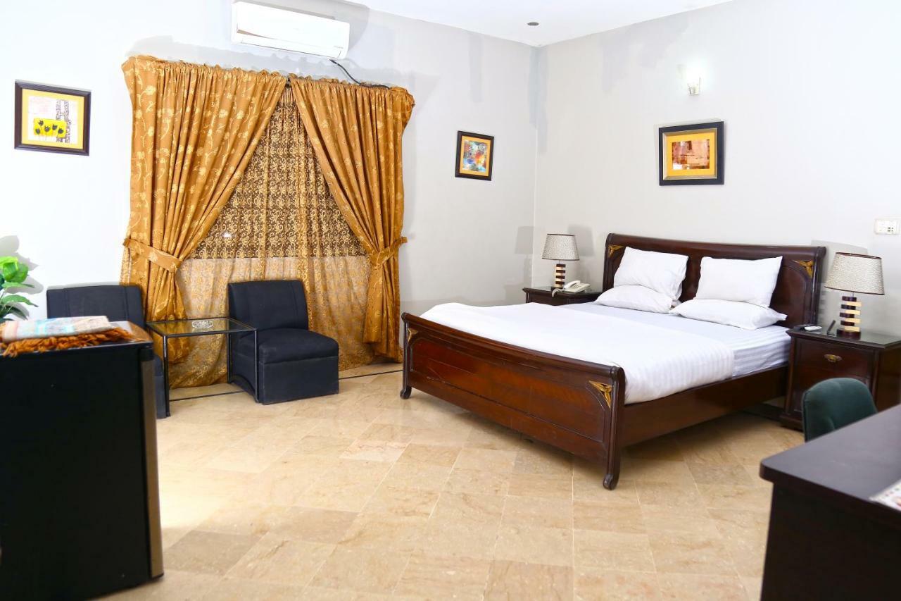 Luxury Inn Karachi Exterior foto
